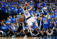 Dirk Nowitzki - DALLAS MAVERICKS Basketball NBA Star
