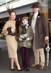 Glam Cheltenham racegoers defy the elements on a VERY damp Gold ...