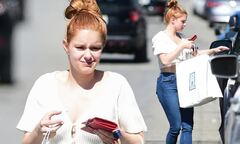 Ariel Winter flaunts her toned midriff in a crop top and goes ...