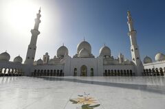 Abu Dhabi's Sheikh Zayed Grand Mosque: Secrets of one of the ...