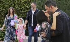 Pregnant Jenna Dewan shares kiss with Steve Kazee as couple take ...