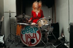 Julie Edwards (Deap Vally)