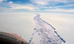 Shocking new footage reveal Antarctic ice shelf crack | Daily Mail ...