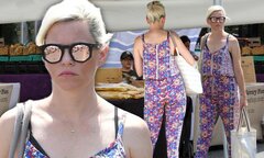 Elizabeth Banks wears quirky jumpsuit in LA | Daily Mail Online