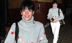 Lily Allen teams pretty floral turtleneck with tracksuit bottoms ...