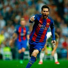 Lionel Messi sinks Real Madrid in thriller to keep Barcelona in ...