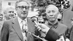 Le Duc Tho (Henry Kissinger)