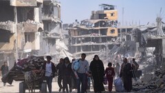 Palestinians returning to Khan Younis after Israeli withdrawal ...