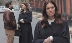 Mandy Moore dons a trench coat as she films scenes with co-star ...