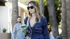 Elizabeth Olsen cuts a casual figure in blue jeans and a navy ...