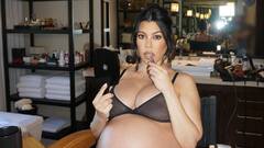 Kourtney Kardashian flaunts baby bump in lingerie... after ...