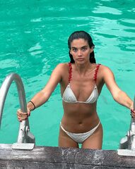 Sara Sampaio continues to show off her bikini body in Bora Bora ...