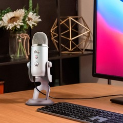 Blue Microphones Yeti (Blue Yeti USB Microphone)