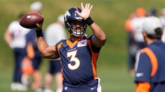 Former Seahawk Russell Wilson signs 5-year extension with Broncos ...