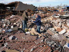 At least 100 feared dead after tornadoes devastate midwestern US ...