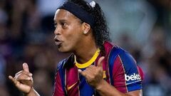 Ronaldinho Amazes The Crowd At Barcelona Vs Real Madrid Legend Match