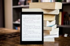 Kobo Clara(Kobo Aura ONE eReader waterproof 7.8 Glare-Free High-Definition Carta E Ink Touchscreen Display)