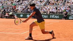 Carlos Alcaraz outduels Alexander Zverev for first French Open ...