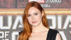 Karen Gillan smoulders in jaw-dropping optical illusion dress as ...