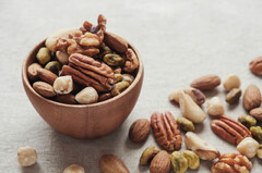 Eating nuts tied to lower heart disease risk for diabetics