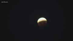 Super blood moon total eclipse: Earth's shadow creeps across Moon ...