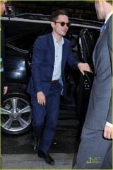 Elijah Wood: Jimmy Fallon Appearance & 'Wilfred' Premiere!: Photo ...