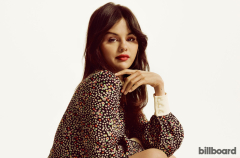 Selena Gomez Recreates 'Full House' Scene with Sister