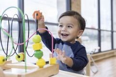 4 Ways to Teach Your Toddler to Play Independently