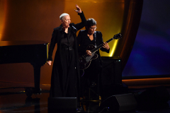 Annie Lennox calls for ceasefire during Grammys In Memoriam ...