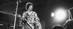 Jimi Hendrix (Gibson Custom Shop Jimi Hendrix 1969 Flying V Aged Ebony)