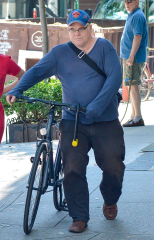 Philip Seymour Hoffman (Philip Seymour Smoking While Biking)