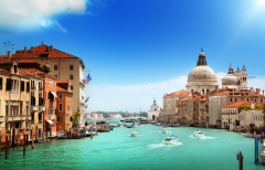 The Grand Canal and Basilica Santa Maria della Salute, Venice ...