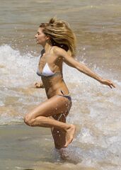 Jessica Hart In Bikini At A Beach In Sydney Hawtcelebs 59400 | Hot ...