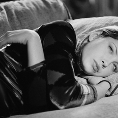 Resolution Jessica Biel Sleeping On Sofa ...