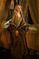 Tamsin Egerton (Medieval Love Tamsin Egerton Green Dress)