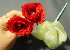 How to Make a Paper Napkin Flower With a Plastic Straw: 12 Steps