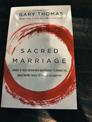 Sacred Marriage Bible Study Participant's Guide: What If God Designed Marriage to Make Us Holy More Than to Make Us Happy? (Gary Thomas)