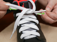 3 formas de acortar los cordones de los zapatos - wikiHow