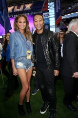 Chrissy Teigen (John Legend)