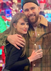 Taylor Swift parties with Travis Kelce after Chiefs game in new video