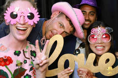 6 Unique Wedding Entertainment Ideas - Classic Photo Booths