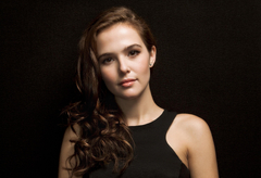 Cute Zoey Deutch In Black