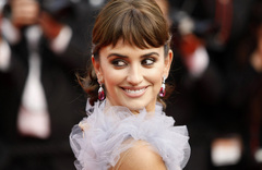 Penelope Cruz Smiling Pose