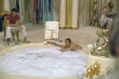 SCARFACE, 1983 directed by BRIAN by PALMA Steven Bauer and Al Pacino (photo)