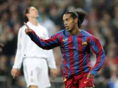 Sports Ronaldinho Soccer Player FC Barcelona